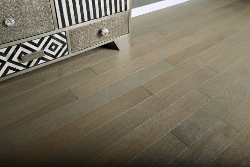 Solid Parquet Chevron Hungarian herringbone 60° Oak Rustic 16/22 mm