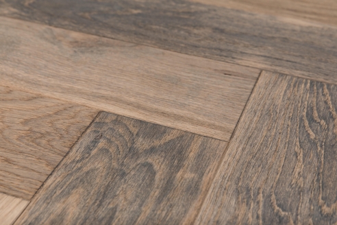 Solid Parquet Chevron Hungarian herringbone 60° Oak Rustic 16/22 mm