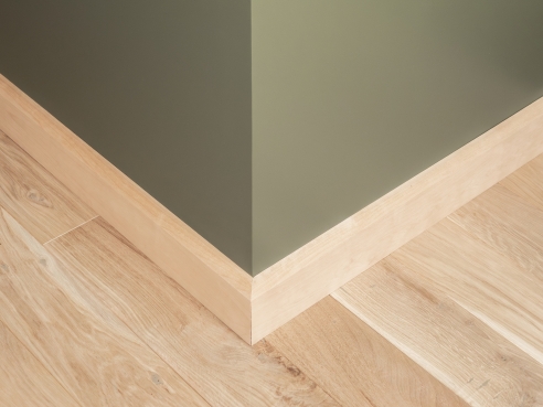 Plinthes Bouleau A/B 24x100 mm huile cire dure blanc naturel 2m avec rayon 20mm