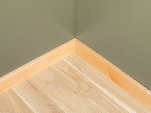 Plint 24x100 mm Berken Select Natur Helder Gelakt 2m met radius 5mm