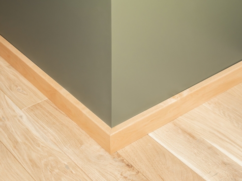 Plint 24x80 mm Berken Select Natur Helder Gelakt 2m met radius 5mm