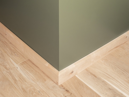 Plinthes Bouleau Rustique 24x100 mm non traitée 2m avec rayon 20mm NON rebouchés