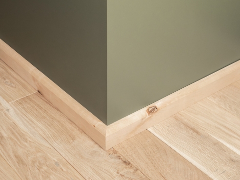 Plinthes Bouleau Rustique 24x60 mm non traitée 2m avec rayon 20mm NON rebouchés