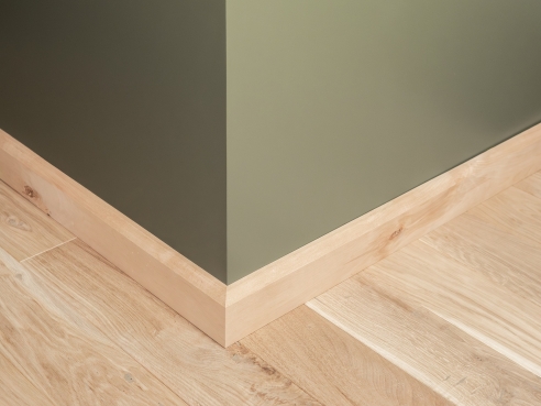 Plinthes Bouleau Rustique 24x80 mm non traitée 2m avec rayon 20mm NON rebouchés