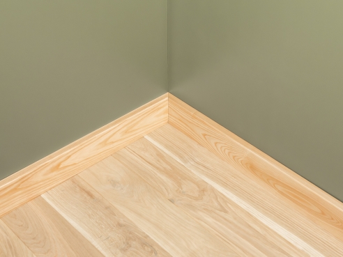 Solid Skirting Board Ash A/B 24x100 mm 2m with radius 5mm Matte lacquered