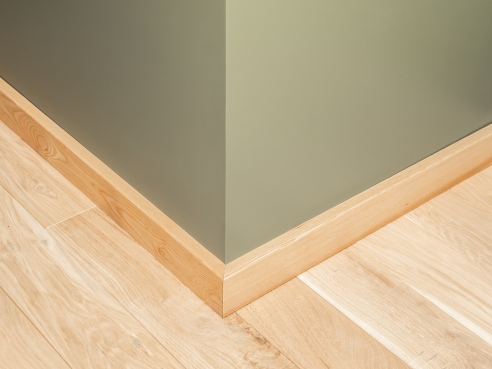 Solid Skirting Board Ash A/B 24x80 mm 2m with radius 5mm Matte lacquered