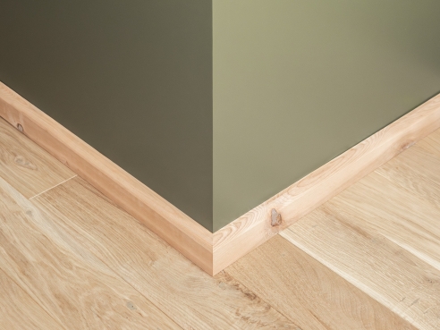 Solid Skirting Board Ash Rustic 24x60 mm Hard Wax Oil Natural White 2m with radius 20mm brown filled