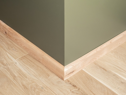 Solid Skirting Board Ash Rustic 24x80 mm Hard Wax Oil Natural White 2m with radius 20mm brown filled