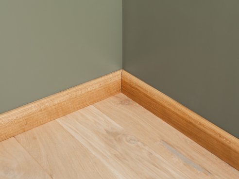 Solid Skirting Board Oak A/B 18x70 matte lacquered 0,8-1,8m with radius 20mm