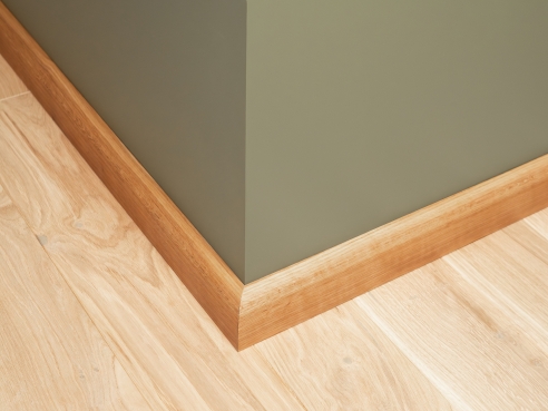 Plinthes Chêne A/B 20x90 laqué clair 1,5-2,5m avec rayon 20mm