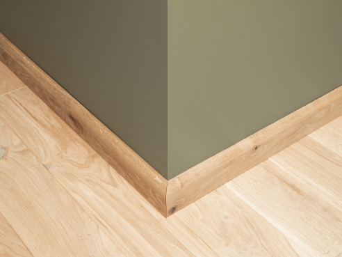 Solid Skirting Board Oak Rustic 20x70 Hard Wax Oil Natural White 1,5-2,5m with radius 20mm, black filled