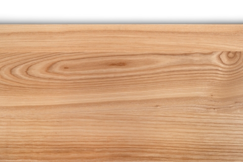 Marche d'escalier Frêne massif avec surplomb de 20 mm Classe Première, laqué