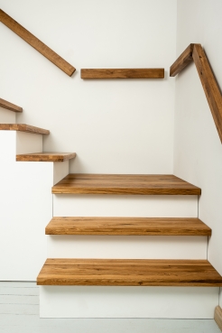 Stair tread Solid Oak Hardwood, Rustic grade, 40 mm, laquered