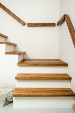 Stair tread Solid Oak Hardwood , Rustic grade, 40 mm, lacquered