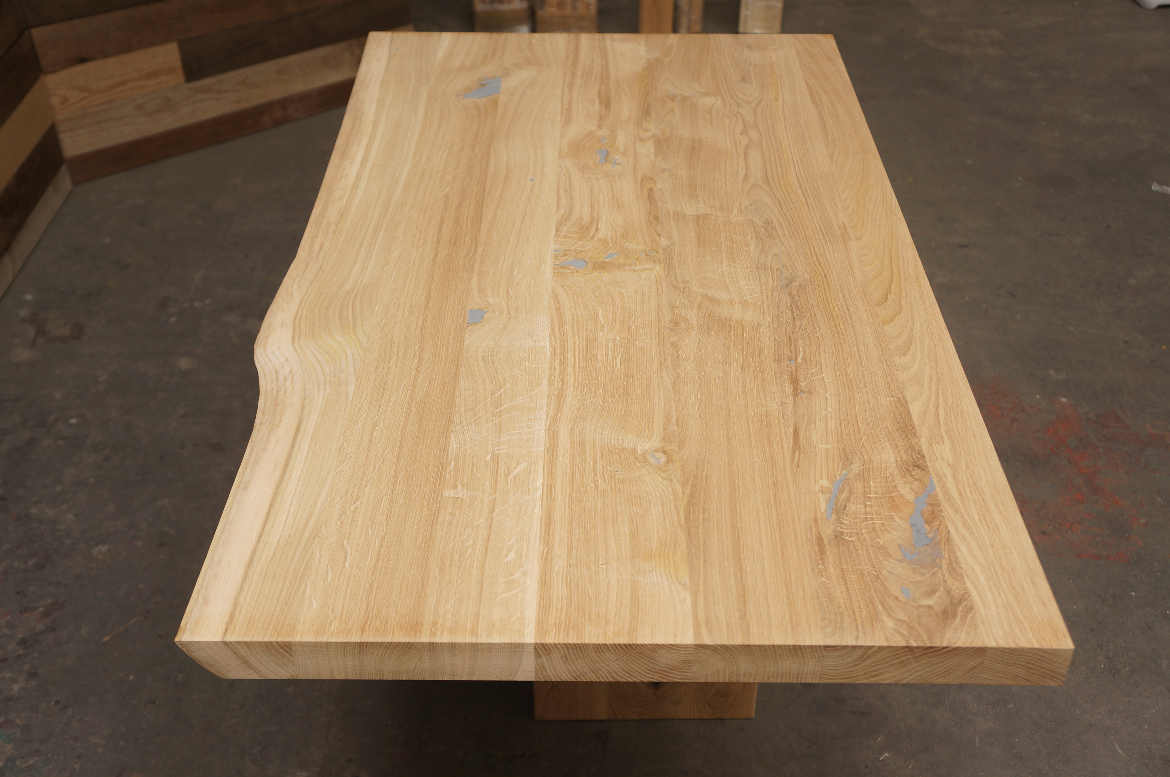 Arbeitsplatte Massivholzplatte Tischplatte Wildeiche naturbelassene Baumkante 