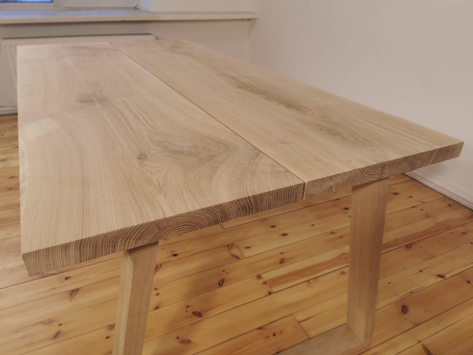Lignau - Esstisch aus hochwertigem aus Tischgestell Trapez mit 2-Bretter Eiche Massivholz