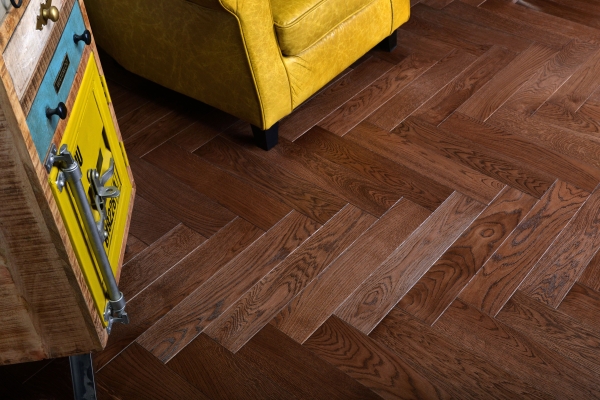 Solid Parquet Chevron Hungarian herringbone 60° Oak Rustic 16/22 mm