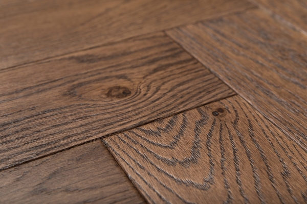 Solid Parquet Chevron Hungarian herringbone 60° Oak Rustic 16/22 mm