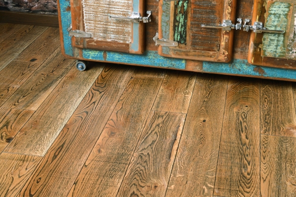 Solid Parquet Chevron Hungarian herringbone 60° Oak Wood Grain 16/22 mm