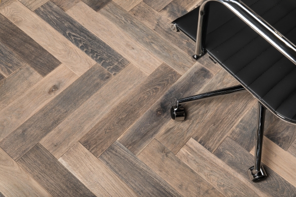 Solid Parquet Chevron Hungarian herringbone 60° Oak Rustic 16/22 mm