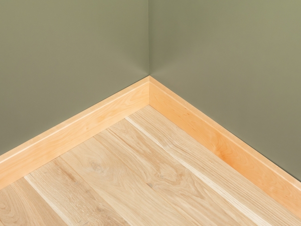 Plint 24x100 mm Berken Select Natur Helder Gelakt 2m met radius 5mm