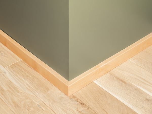 Plint 24x60 mm Berken Select Natur Helder Gelakt 2m met radius 5mm