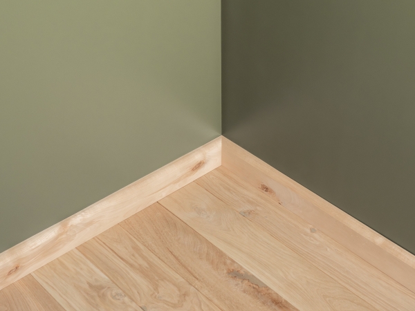 Plinthes Bouleau Rustique 24x80 mm non traitée 2m avec rayon 20mm NON rebouchés