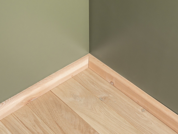 Solid Skirting Board Ash Rustic 24x60 mm Hard Wax Oil Natural White 2m with radius 20mm brown filled