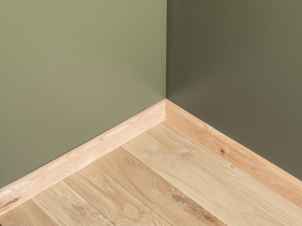 Solid Skirting Board Ash Rustic 24x80 mm Hard Wax Oil Natural White 2m with radius 20mm brown filled