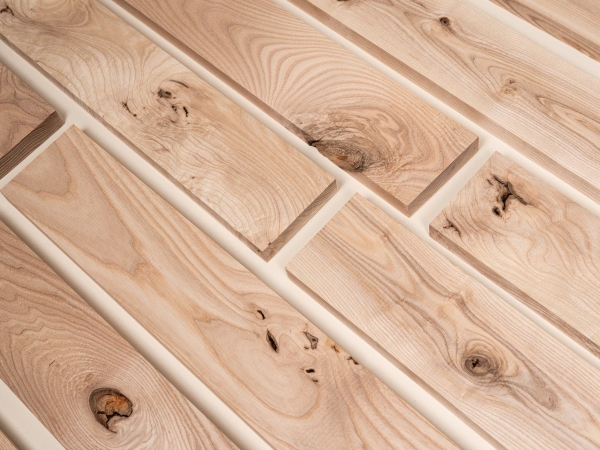 Houten lamel Essen Rustiek 24x80mm 40-200cm Plint Lijstwerk Onderconstructie