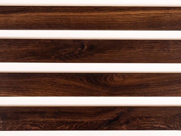 Sockelleisten Räuchereiche Rustikal gebürstet 18x70, naturgeölt, schwarz gespachtelt, 2000mm (R=5mm)