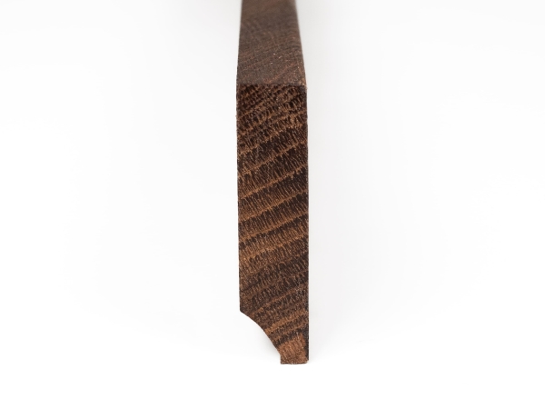 Sockelleisten Räuchereiche Rustikal gebürstet 18x70, naturgeölt, schwarz gespachtelt, 2000mm (R=5mm)
