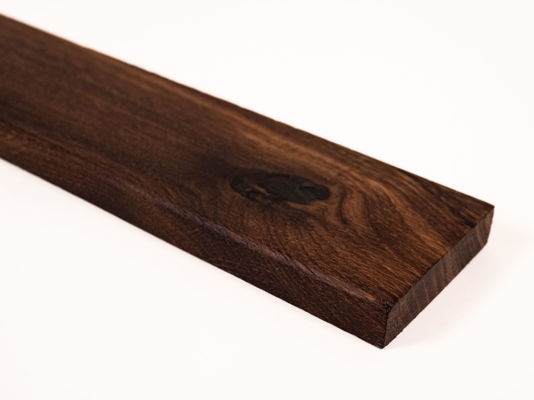 Sockelleisten Räuchereiche Rustikal gebürstet 18x70, naturgeölt, schwarz gespachtelt, 2000mm (R=5mm)