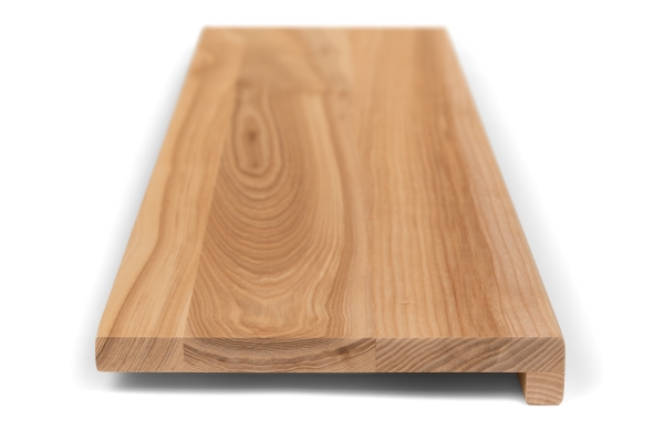 Marche d'escalier Frêne massif avec surplomb de 20 mm Classe Première, laqué