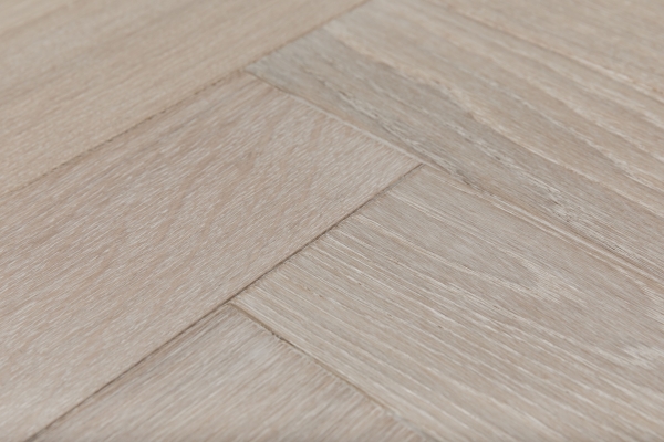 Solid Parquet Chevron Hungarian herringbone 60° Oak Rustic 16/22 mm
