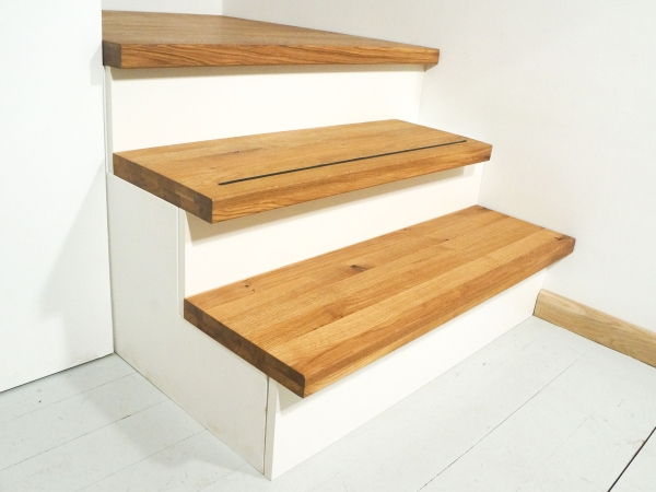 Stair tread Wild oak 40mm oiled with anti-slip rubber lip step